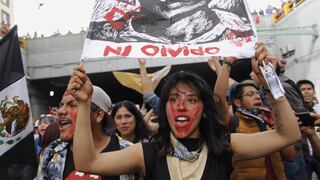 Miles de estudiantes marchan por 50 años de la matanza deTlatelolco | FOTOS