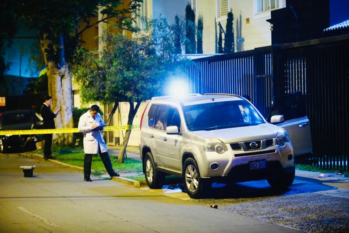 La Policía investiga un posible crimen por encargo y revisa cámaras de seguridad para identificar a los sicarios. (Foto: GEC)