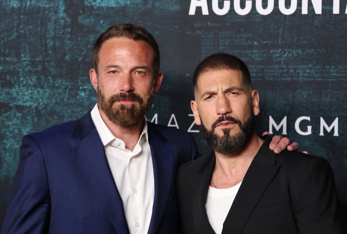 Ben Affleck y Jon Bernthal en el estreno "The Accountant 2" en Los Ángeles. | Crédito: Michael Tran / AFP