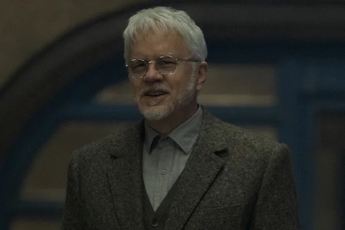 El reconocido actor Tim Robbins como Bernard en una escena de la serie de ciencia ficción "Silo" (Foto: Apple TV+)