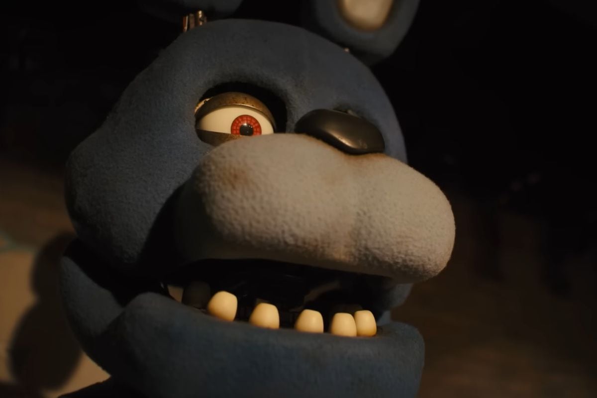 Bonnie the Bunny es uno de los animatrónicos de la película "Five Nights at Freddy's" (Foto: Blumhouse Productions)