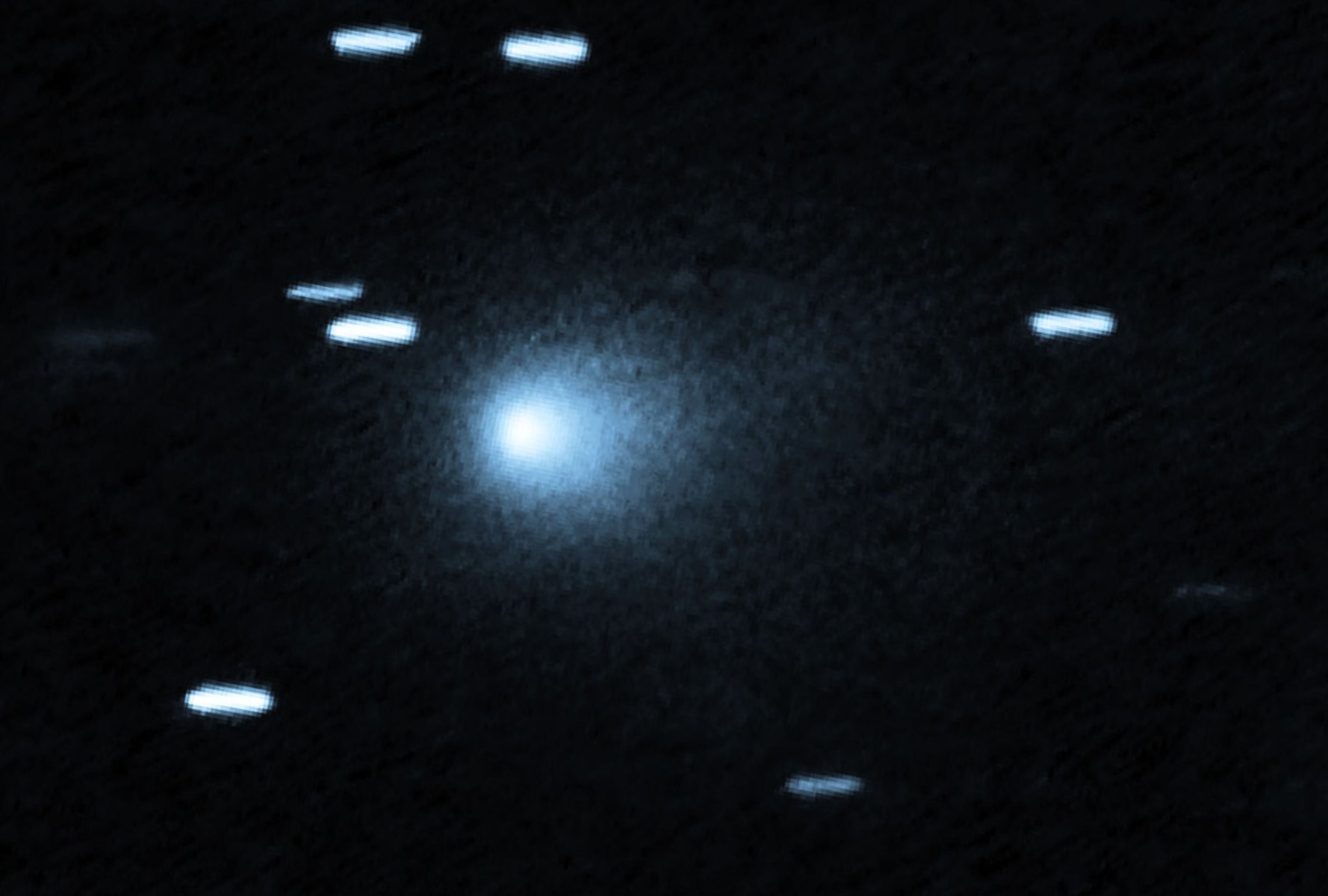 3I/ATLAS está viajando a través de nuestro sistema solar a una asombrosa velocidad de 130.000 millas (209.000 kilómetros) por hora, la velocidad más alta jamás registrada para un visitante del sistema solar, reporta la NASA. (Foto: : NASA, ESA, David Jewitt (UCLA); Image Processing: Joseph DePasquale (STScI))