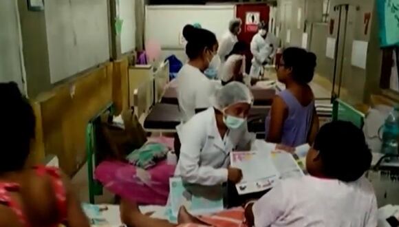 Mujeres gestantes son acomodadas en los pasillos de la maternidad del Hospital de Iquitos debido a construcciones en el nosocomio. (Foto: Captura/RPP Noticias)