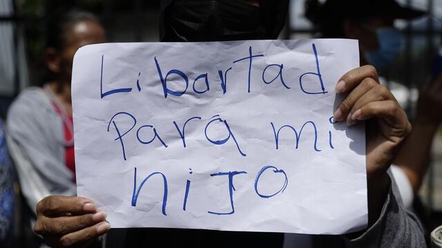 Familiares piden la liberación de detenidos durante régimen de excepción en El Salvador