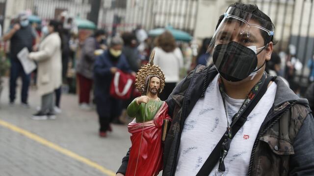 Centro de Lima: fieles hacen largas colas para honrar imagen de San Judas Tadeo FOTOS