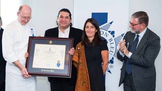 Gastón Acurio recibe reconocimiento en Le Cordon Bleu de París