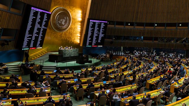 Asamblea General de la ONU deplora por aplastante mayoría la invasión rusa de Ucrania