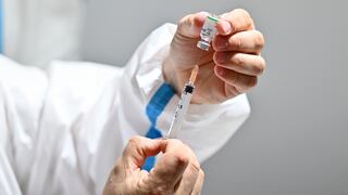 Vacunas por privados: los escollos legales, regulatorios y de mercado que enfrentará el dictamen del Congreso