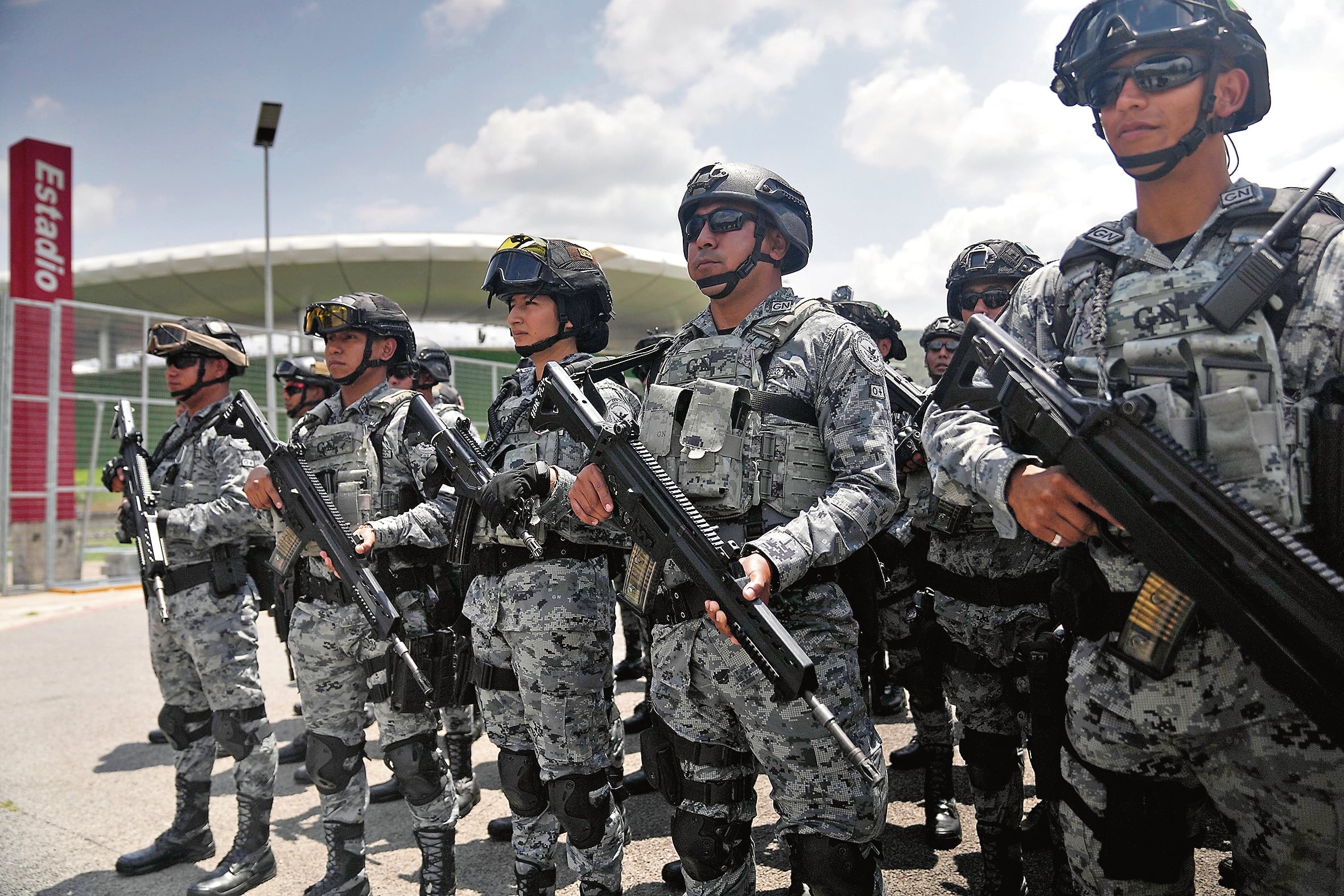 En México, la Guardia Nacional resguarda el estadio que acogerá los duelos en Guadalajara, en medio de temores por la violencia de los cárteles de la droga. (Foto: AP)