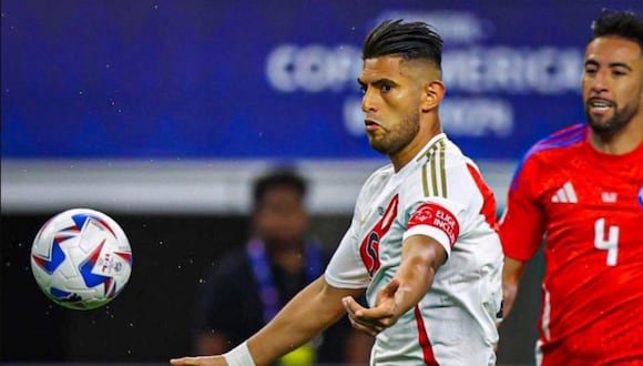 Carlos Zambrano fue capitán ante Chile en el debut de Perú en la Copa América 2024. (Foto: Agencias)