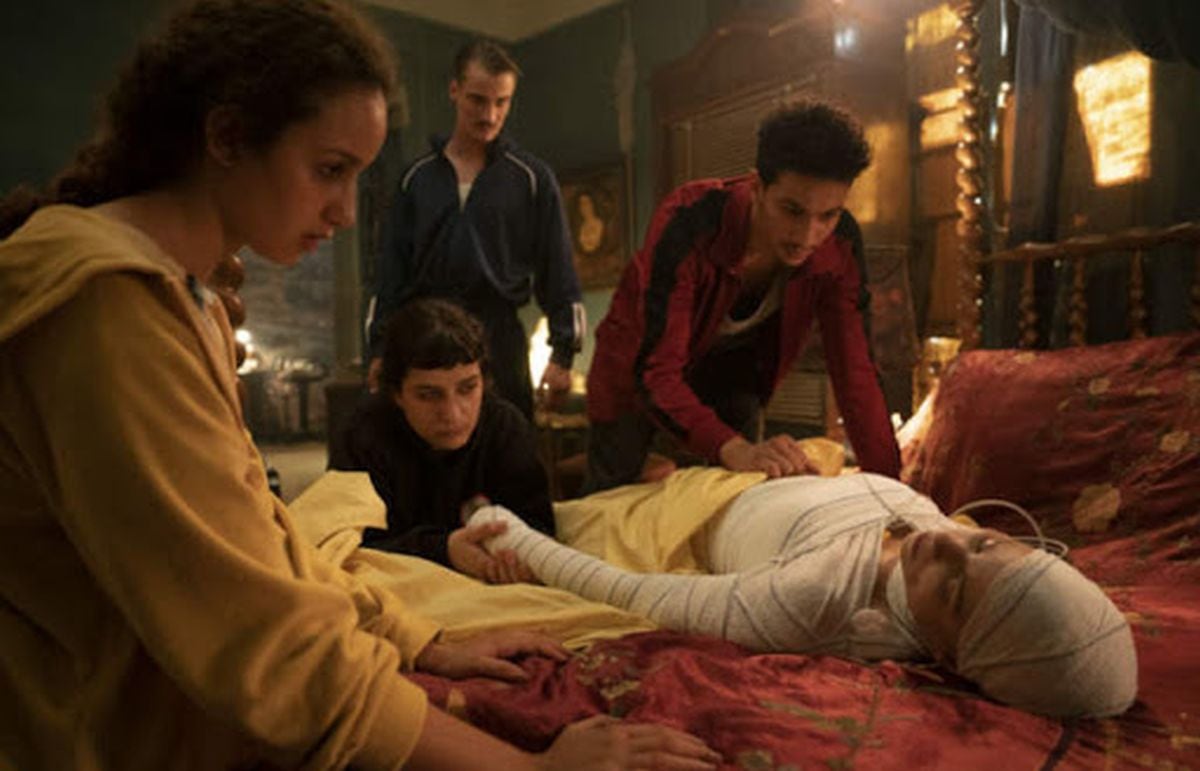 Vampiros es una sangrienta serie francesa sobre una adolescente que descubre sus cruentos poderes (Foto: netflix)