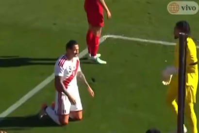 ¡Cerca de descontar! Gianluca Lapadula tuvo el primero de Perú, pero el balón se fue desviado | VIDEO