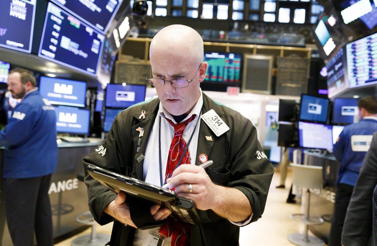Wall Street cierra en verde tras retroceder el rendimiento de los bonos del Tesoro