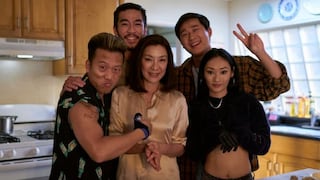 “Los hermanos Sun”: Michelle Yeoh brilla en una serie plagada de acción y humor