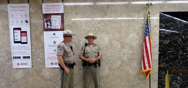 El caso del hombre que se hizo pasar por sacerdote para robar varias iglesias en EEUU