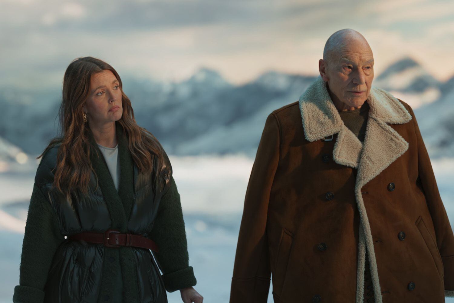 Drew Barrymore y Patrick Stewart en el comercial que forma parte de la tanda publicitaria del Super Bowl LVIII (Foto: Paramount)
