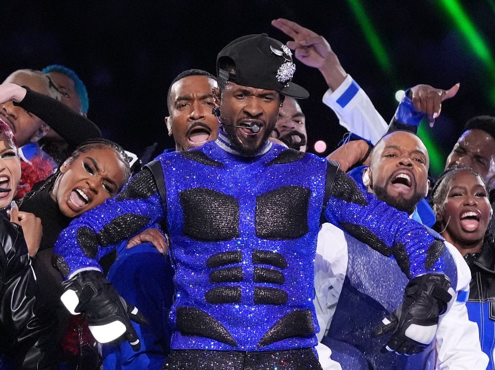 Usher protagonizó el show del medio tiempo del Super Bowl (Foto: AFP)