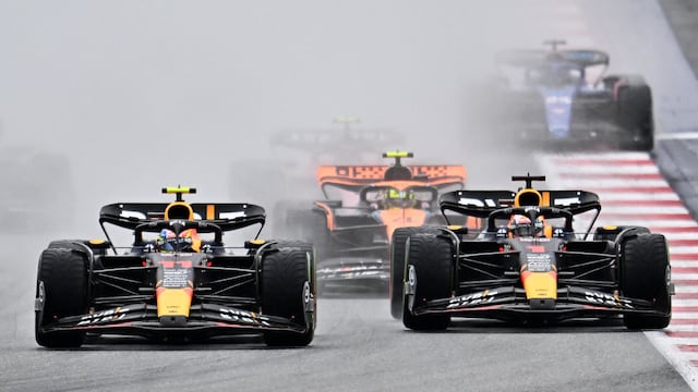 Fórmula1 | Fernando Alonso quedó tercero ganándole en la última vuelta a Checo Pérez en el  GP de Brasil | PODCAST
