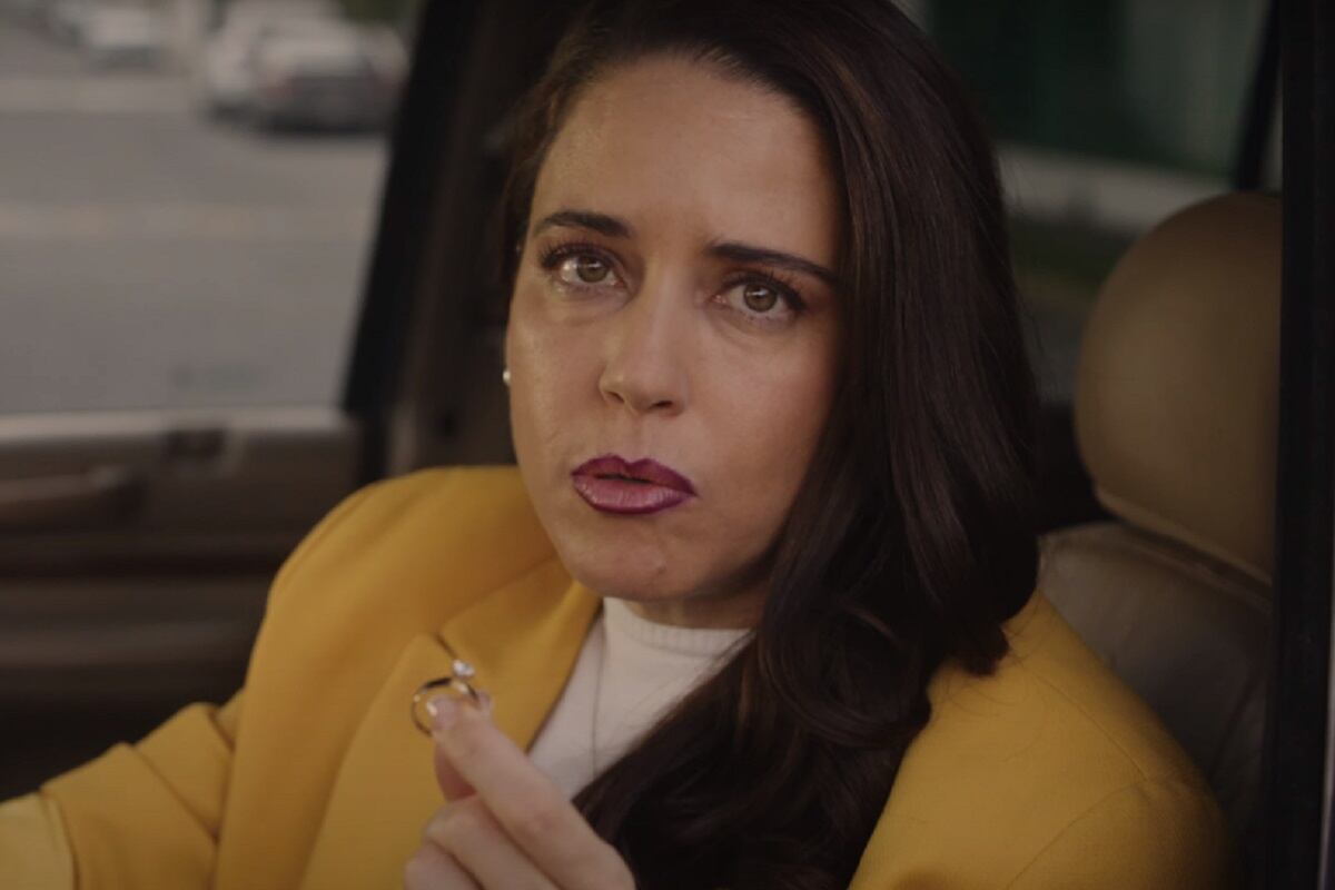 Ana Claudia Talancón interpreta a Lola en la película mexicana "Viaje todo robado" y en esta escena tarta de pagar una deuda con su anillo de matrimonio (Foto: Laredo17)