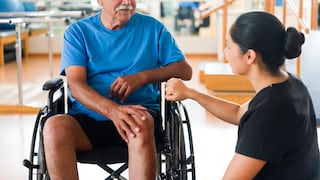 Más allá de los medicamentos: ¿Cómo las terapias de rehabilitación pueden mejorar la capacidad funcional en pacientes con Parkinson?