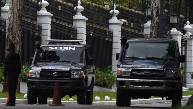 Detienen a vigilante de Embajada de España en Venezuela y a empleada de López 