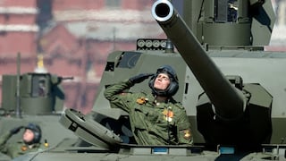 Cómo Rusia produce tres veces más proyectiles de artillería que Estados Unidos y Europa para Ucrania
