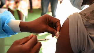 OMS informa que número de vacunas contra el COVID-19 aplicadas en África se redujo más de 50% 