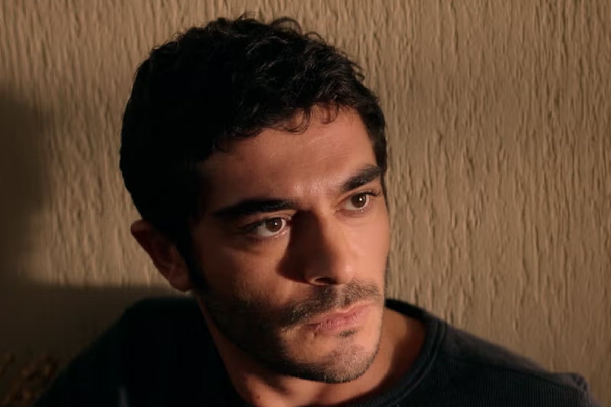 Burak Deniz da vida a Maran Yaloglu, quien está enamorado de Sahsu, en la segunda temporada de "Şahmaran" (Foto: Netflix)