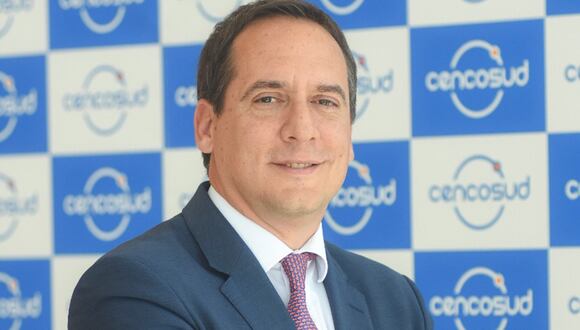 El CEO de Cencosud es multado por usar información privilegiada para comprar acciones de su empresa, según las autoridades chilenas.