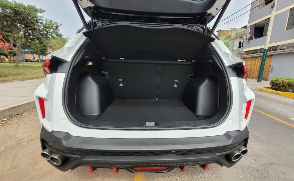 Con la segunda fila disponible, el maletero solo ofrece 333 litros de capacidad. (Foto: Fernando Roca)