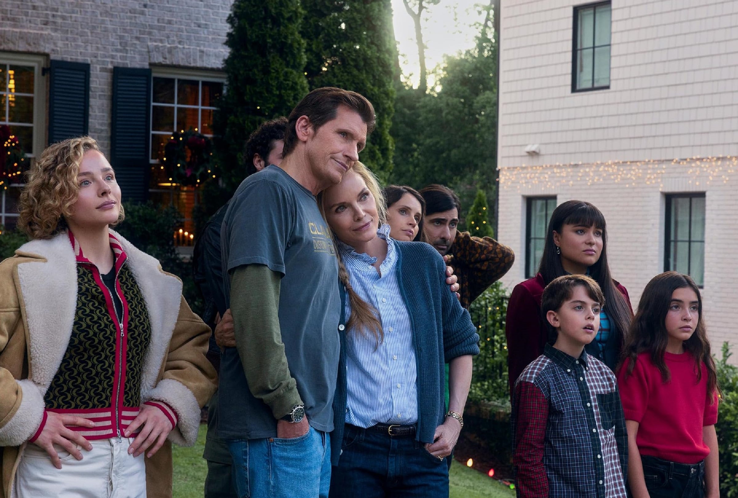 Michelle Pfeiffer, Felicity Jones, Chloë Grace Moretz, Danielle Brooks y Denis Leary son algunos miembros del elenco principal de la comedia navideña "Vaya Navidad" (Foto: Amazon Prime Video)