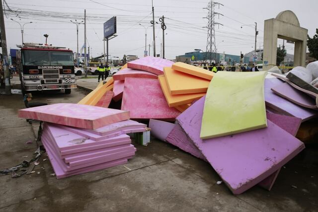 Materiales inflamables agravan el siniestro y complican labores de control. (Foto: Gec)