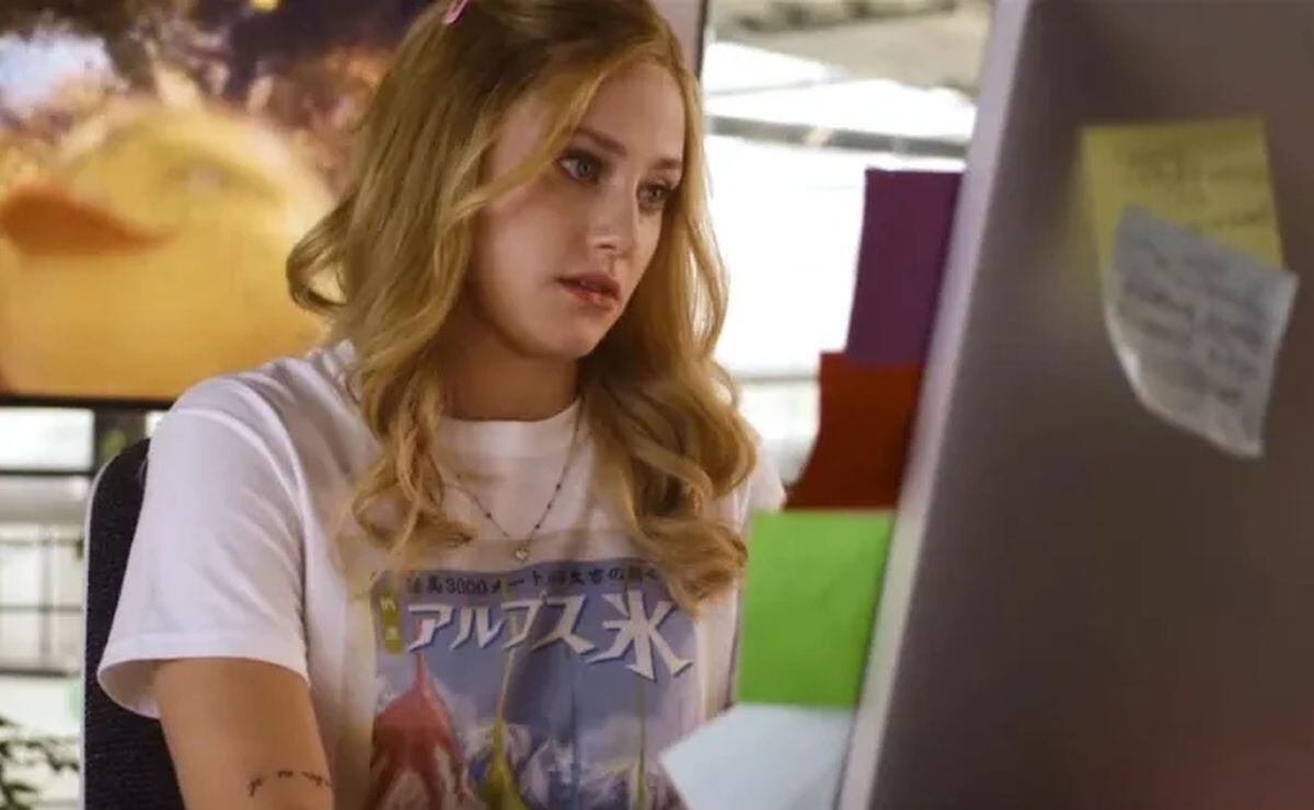Lili Reinhart es la protagonista de “Mis dos vidas”, película dirigida por Wanuri Kahiu y escrita por April Prosser (Foto: Netflix)