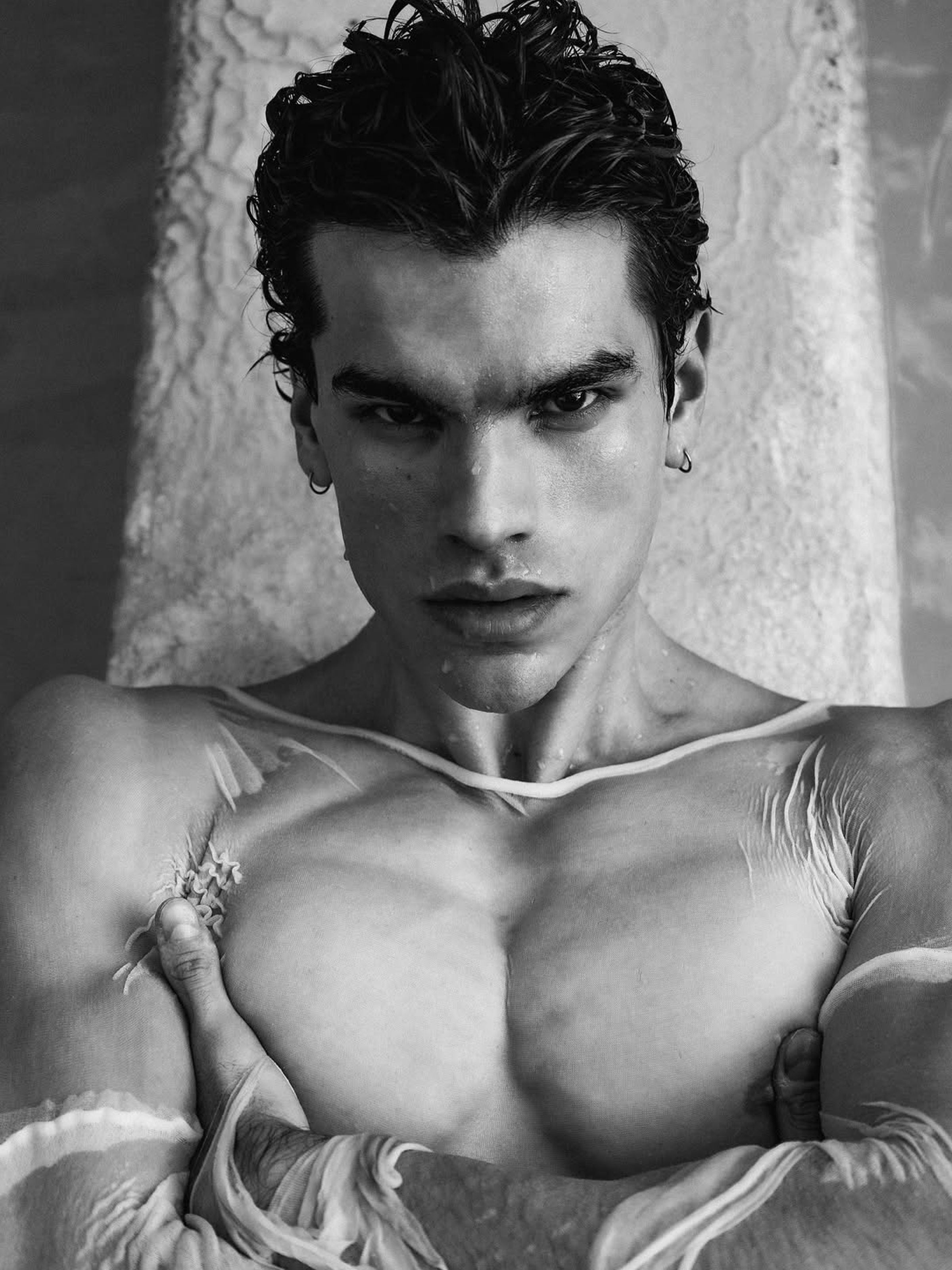 Víctor Isaac es actor, modelo y pianista, combina arte, moda y música en su carrera (Foto: Víctor Isaac / Instagram)