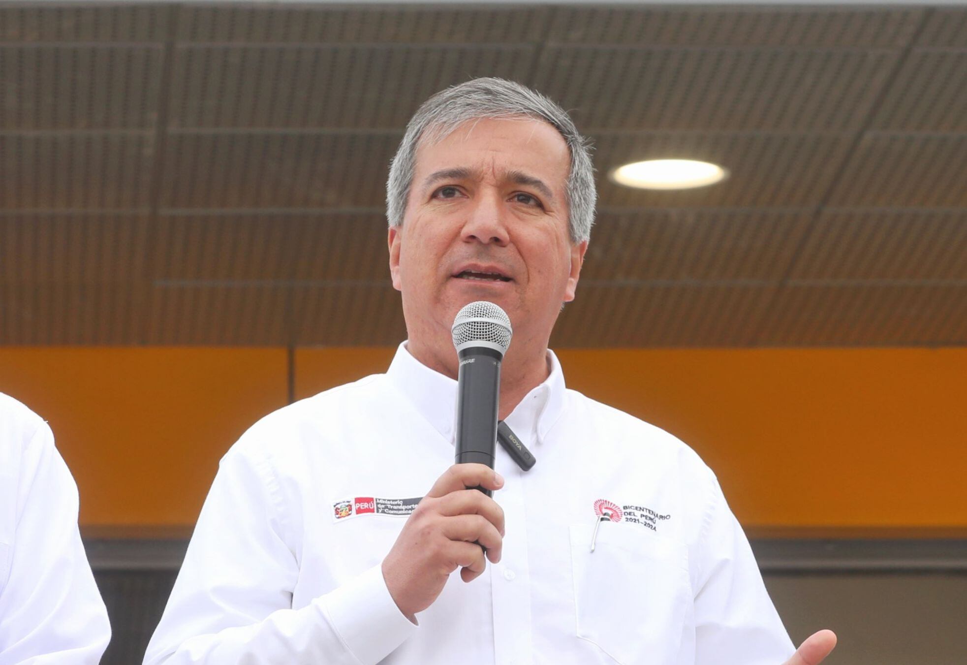 Hasta que no se recupere, permanecerá en su domicilio y realizará algunas de sus labores de manera virtual, “a fin de garantizar la continuidad de los proyectos de su sector”.