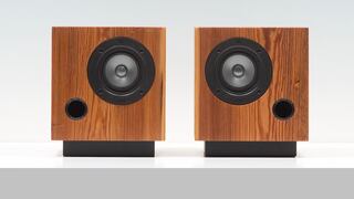 Sonido natural: Estos parlantes son hechos con madera reciclada