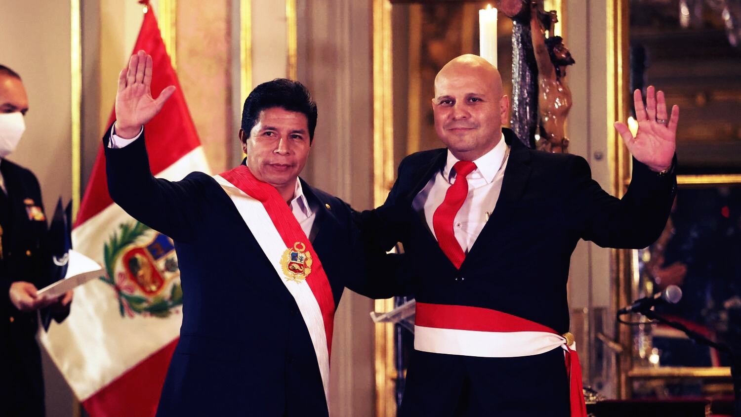 Pedro Castillo junto a Alejandro Salas luego de su juramentación como ministro de Trabajo y Promoción del Empleo. Foto: Presidencia