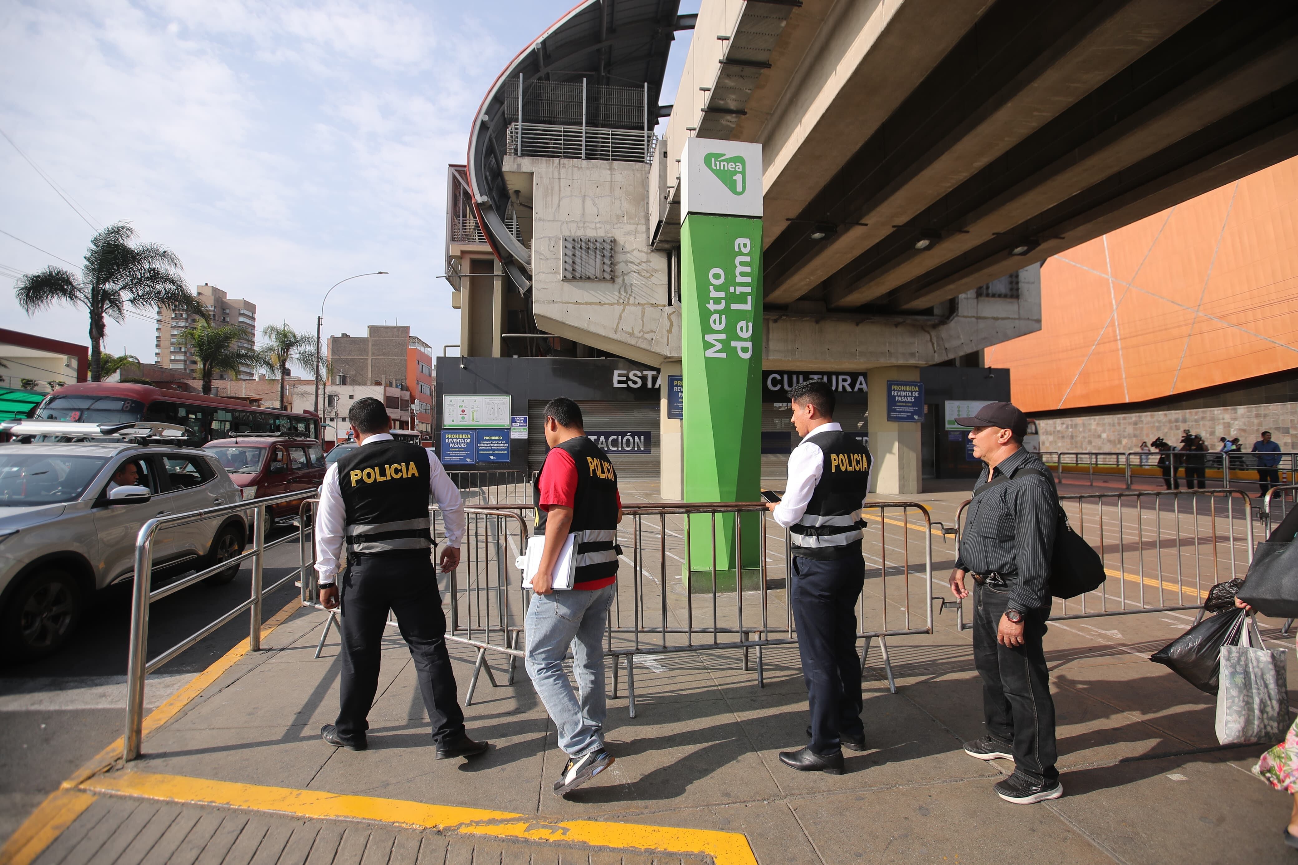 Agentes de la PNP se encuentran en la zona investigando el hecho de violencia. Foto: Antonio Melgarejo/@photo.gec