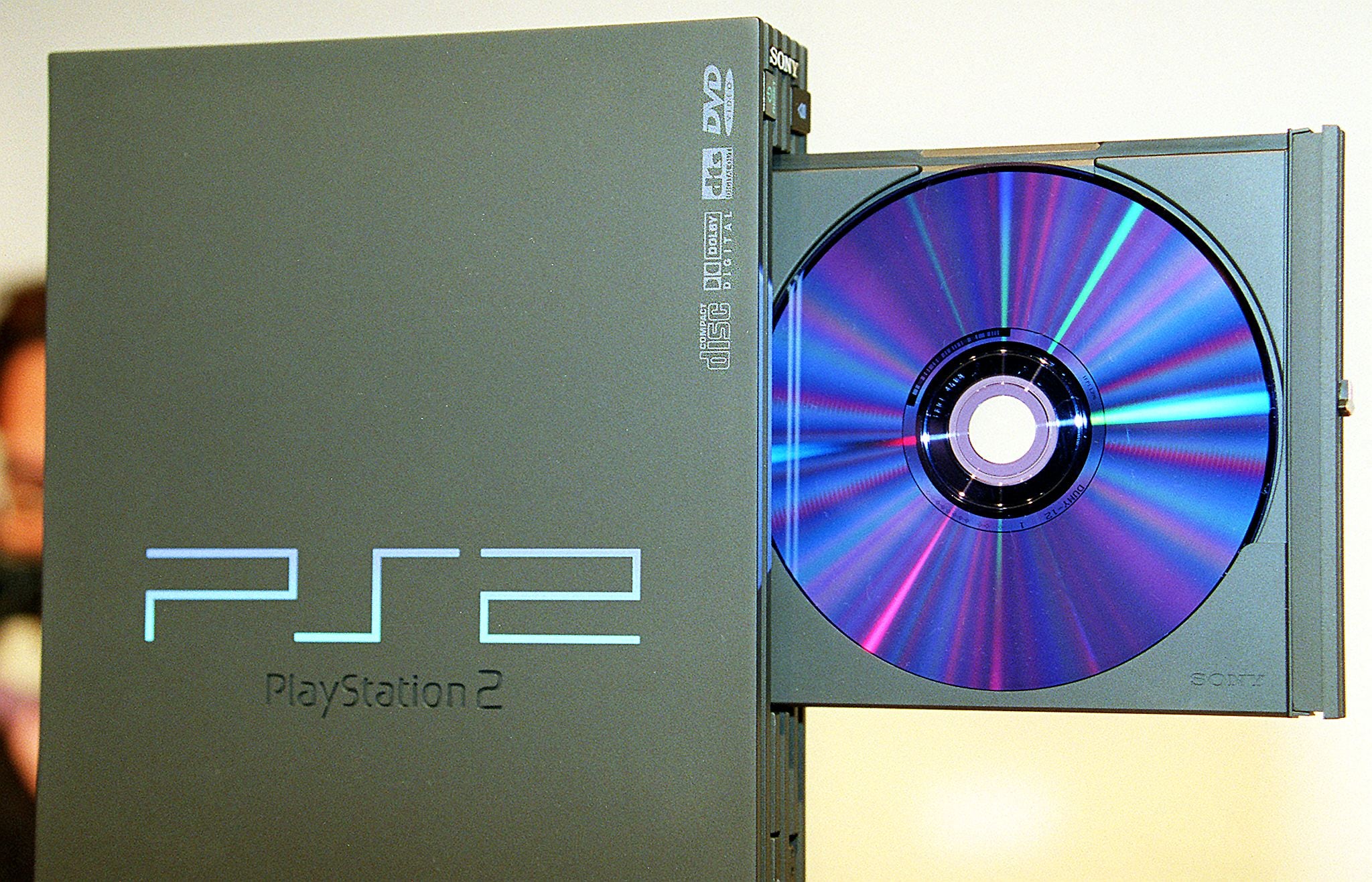 El PlayStation 2 fue lanzado en marzo del 2000 y estuvo en producción hasta enero del 2013.