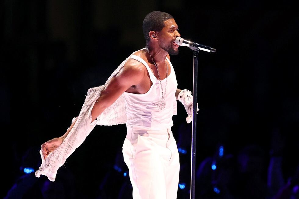 Usher fue el encargado de poner la música en el Super Bowl LVIII, disputado el domingo en el Allegiant Stadium de Las Vegas, Nevada.