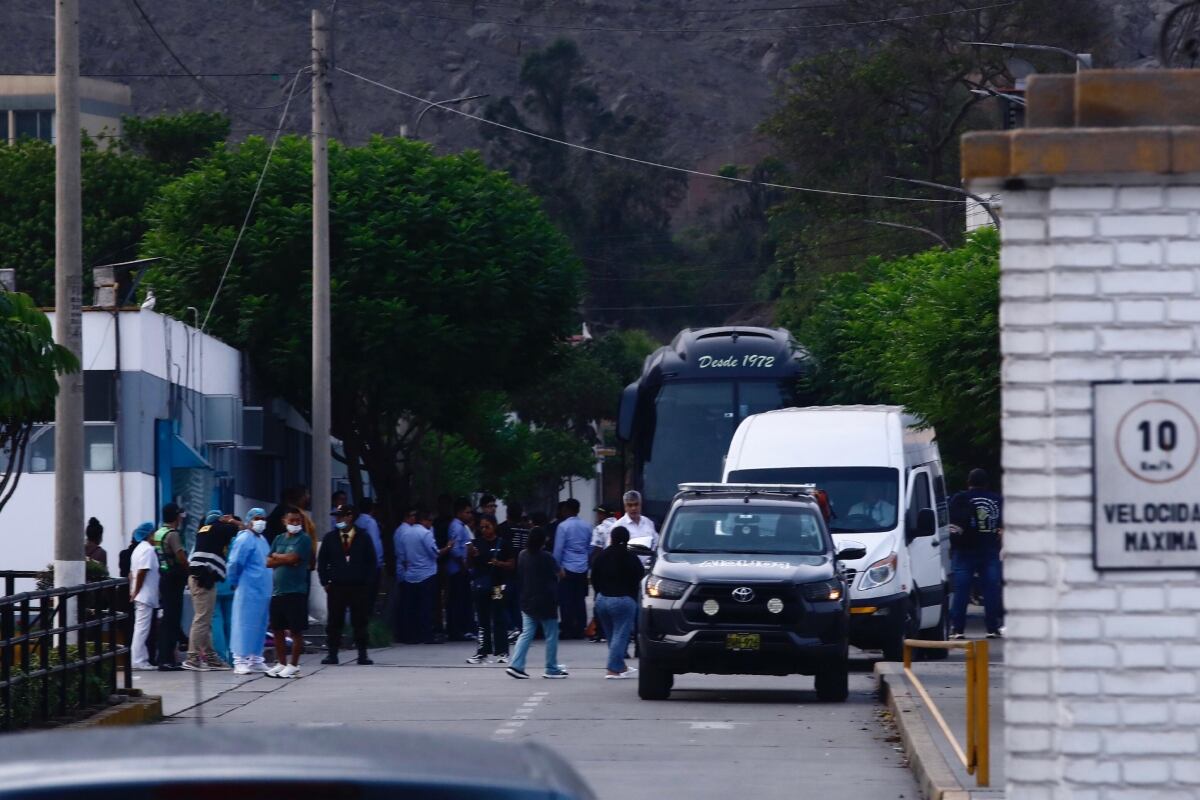 Delincuentes balearon bus de la agrupación musical Armonía 10. Paul Flores " El Russo" integrante y vocalista falleció camino al hospital Hipolito Unanue. (Foto: Julio Reaño/@photo.gec)