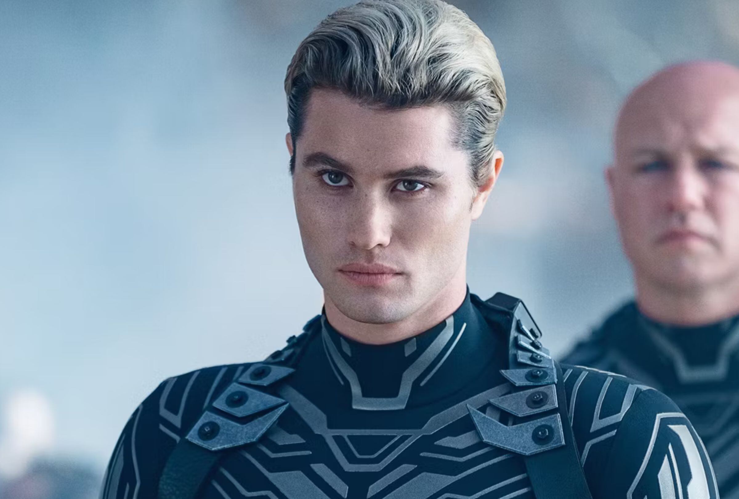 En "Los feos", Chase Stokes interpreta a Peris. Él es uno de los personajes principales de la película (Foto: Netflix)