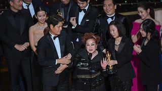 Oscar 2020: Apagan el micrófono al elenco de “Parasite” y el público abucheó hasta que lo prendieron nuevamente