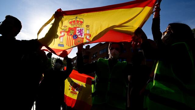 Fuerte avance de la extrema derecha de Vox en la elección regional en España 
