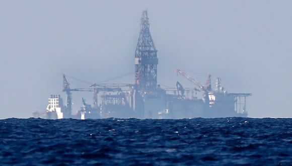 Imagen de archivo | Plataforma petrolera en alta mar. (Foto AP/Hussein Malla)