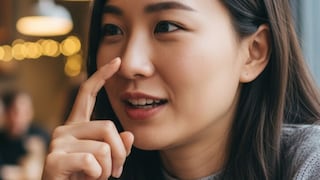 Esto es el significado en la psicología de tocarse mucho la nariz durante una conversación