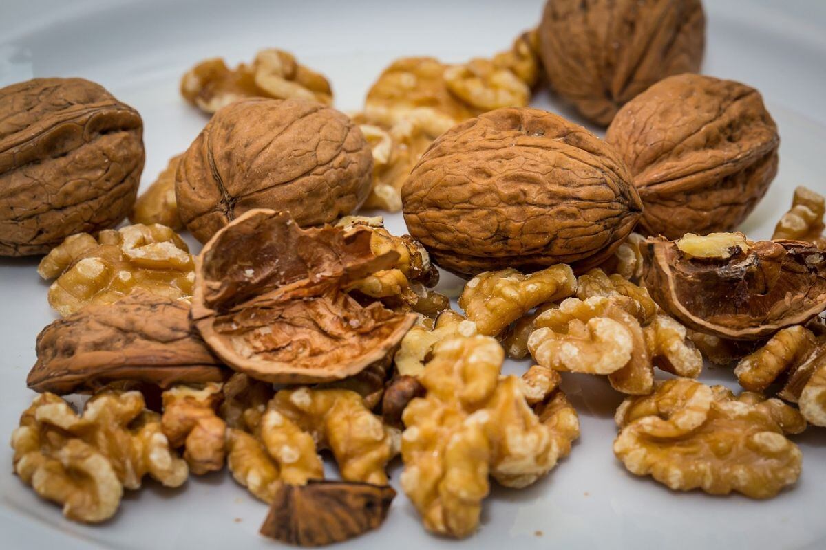 Las nueces tienen diversos beneficios para la salud, pero también son aliadas de la limpieza y cuidado del hogar. (Foto: maxmann / Pixabay)