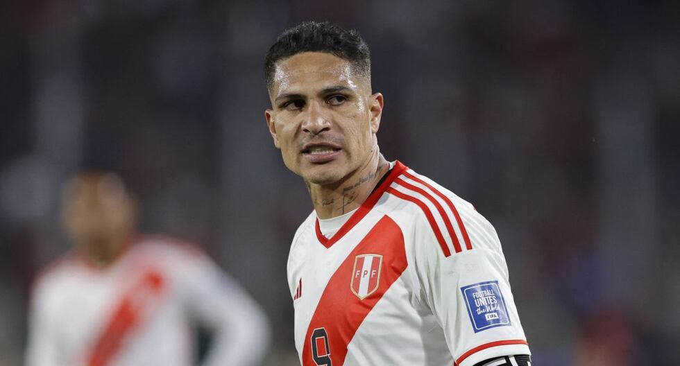 A sus 40 años, Paolo Guerrero sigue formando parte de la selección peruana. En Estados Unidos 2024 jugaría su sexta Copa América. (Foto: AFP)