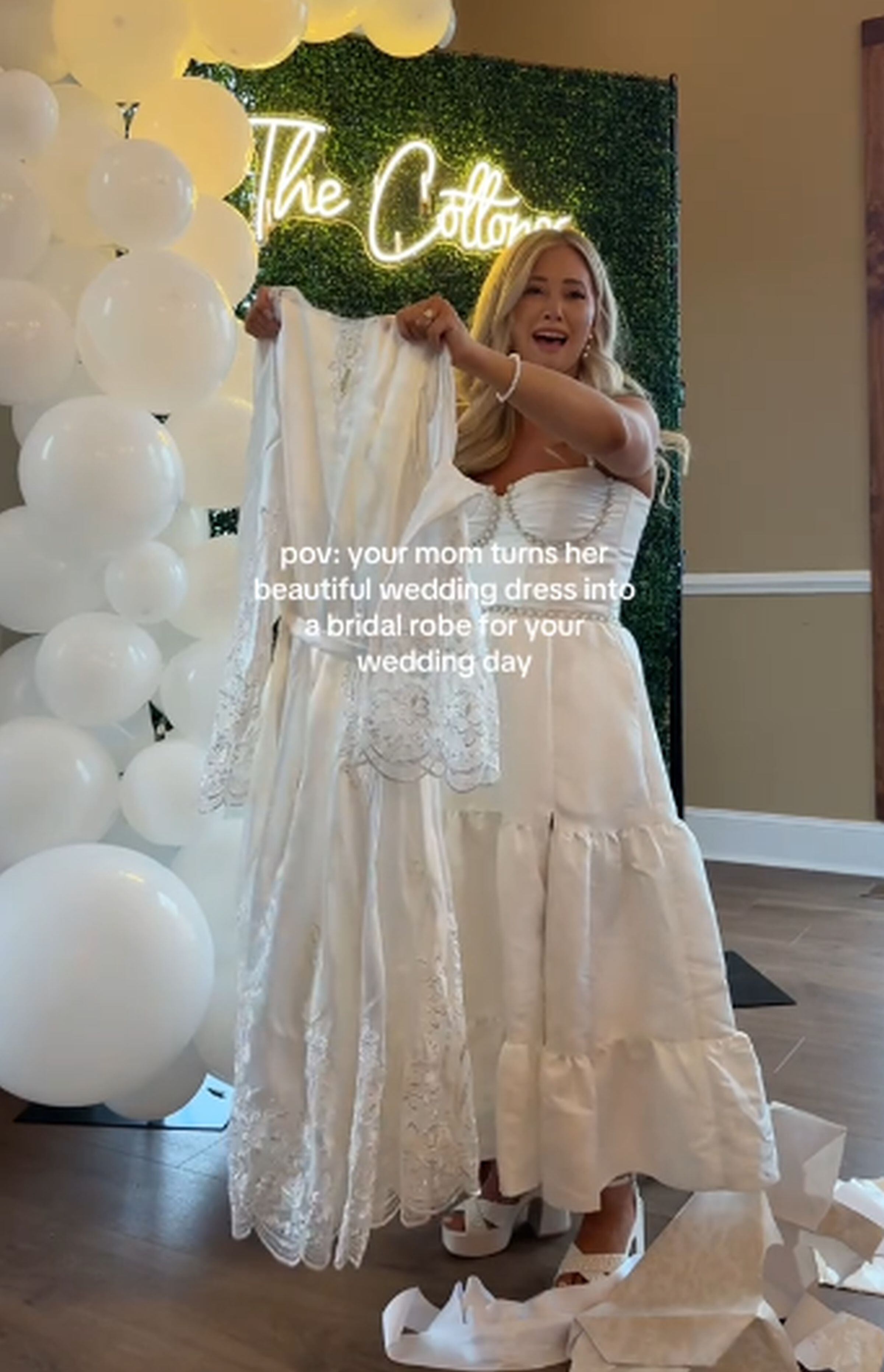 En esta imagen se puede ver la reacción de Haley Dwer al ver que su madre Lisa Dwyer convirtió su vestido de novia de 1988 en una bata especial para ella. (Foto: @haleydwyer_ / TikTok)