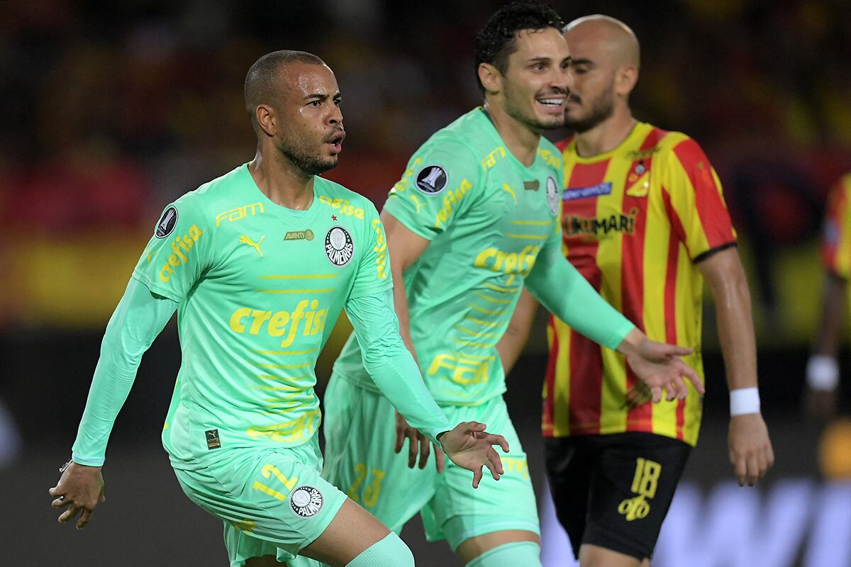 Pereira tiene pie y medio fuera de la Copa Libertadores tras caer aplastado ante Palmeiras. Foto: AFP